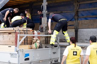 Le déchargement du matériel apporté par l'association depuis Charmey (FR) à Dyakovo Station, en Ukraine, à la frontière avec la Roumanie.